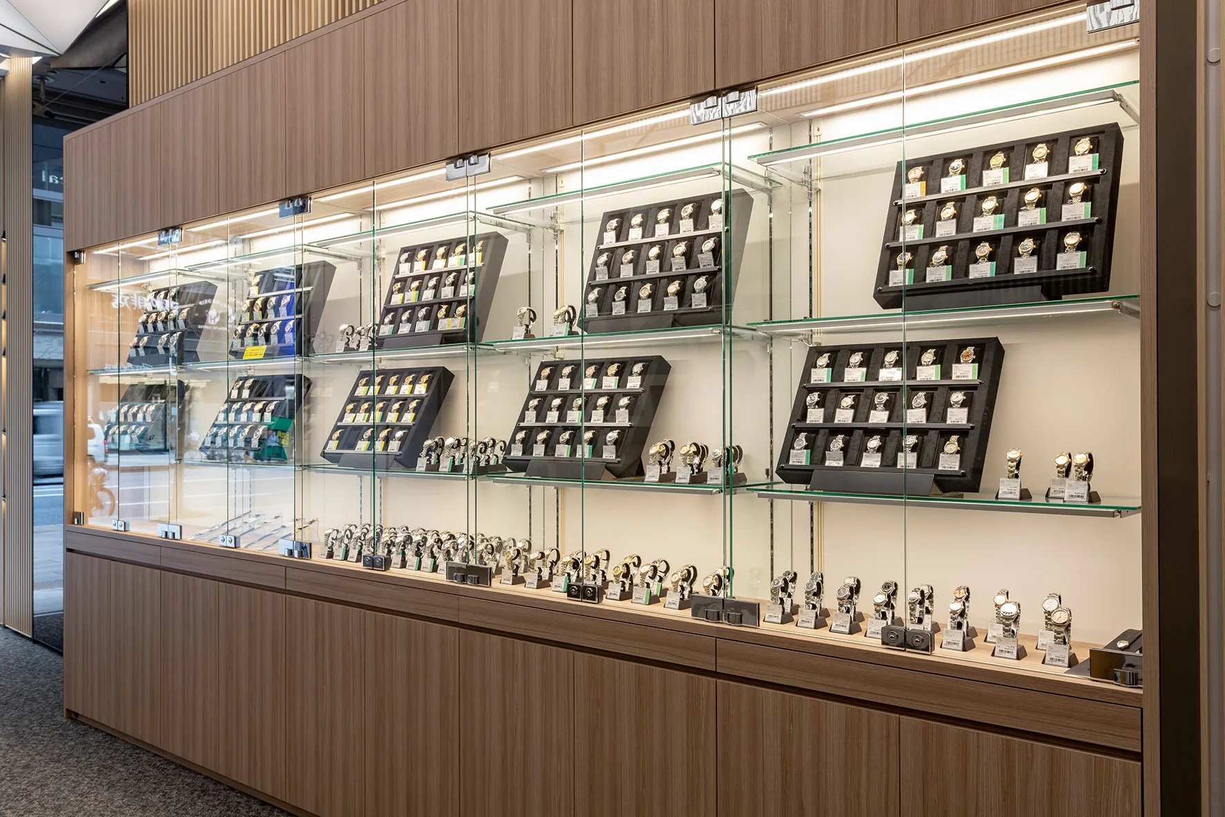 Ginza Chuo-dori Store Interior Image 5