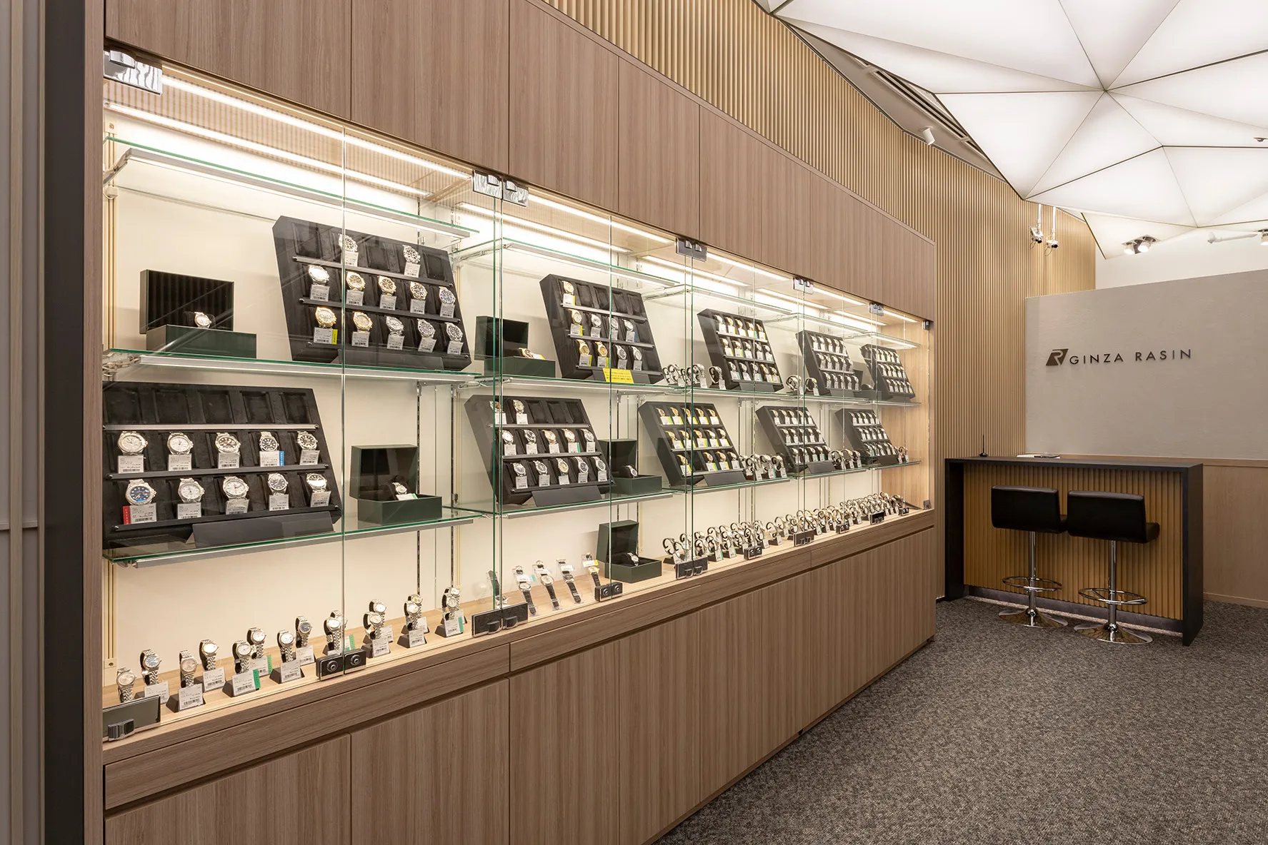 Ginza Chuo-dori Store Interior Image 6