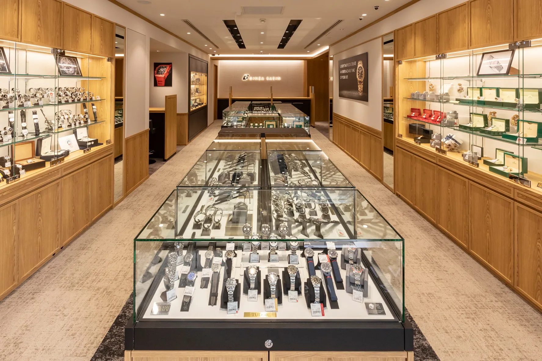 Shinjuku Store - Interior Image 2