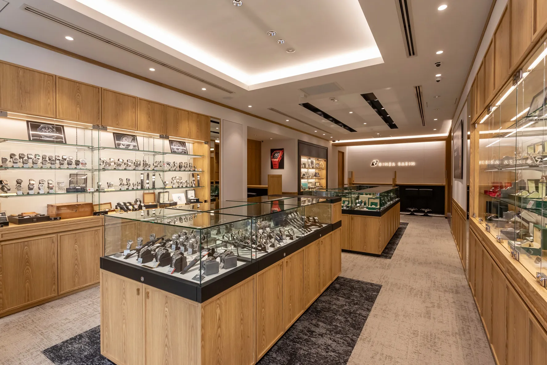Shinjuku Store - Interior Image 5