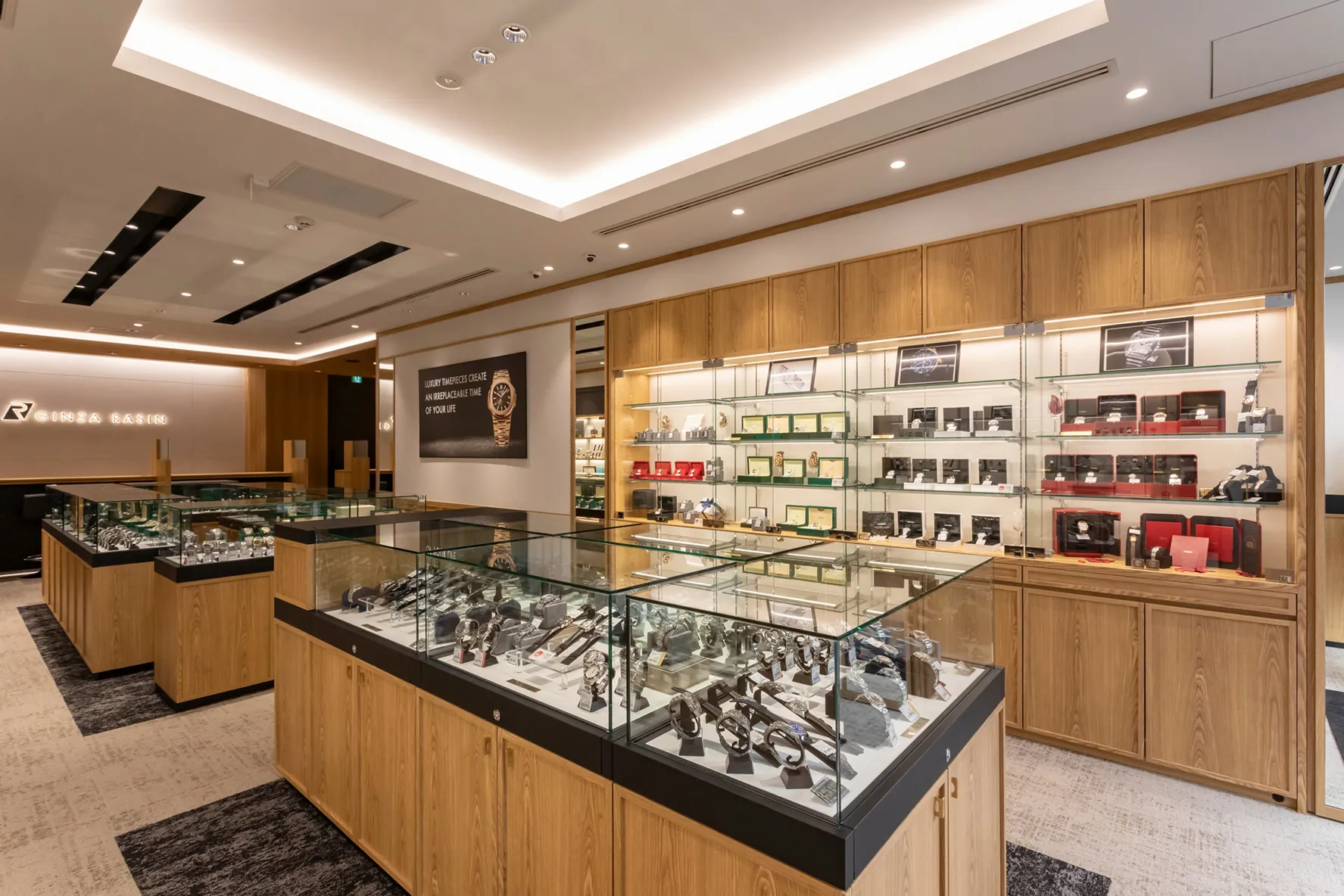 Shinjuku Store - Interior Image 6