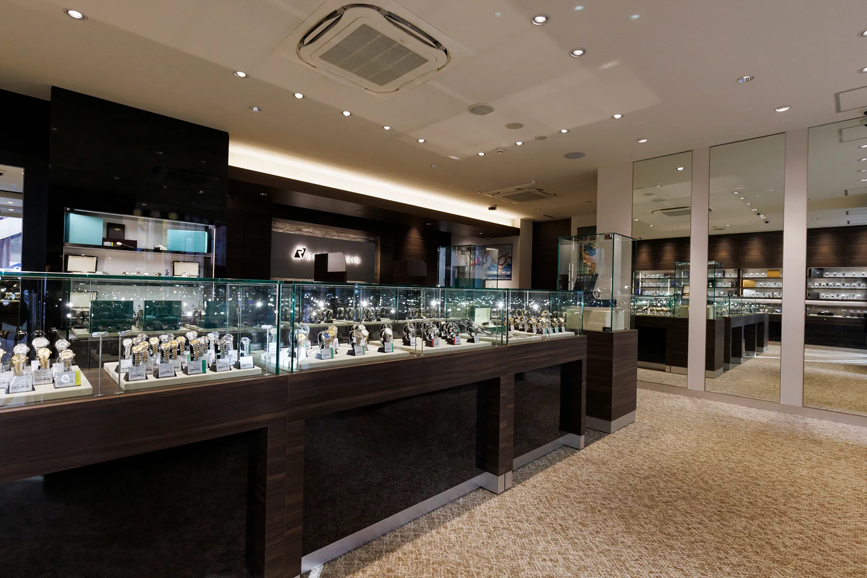 Shinsaibashi Store - Interior Image 4