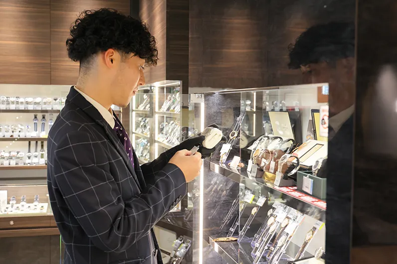 Shinsaibashi store interior image 3